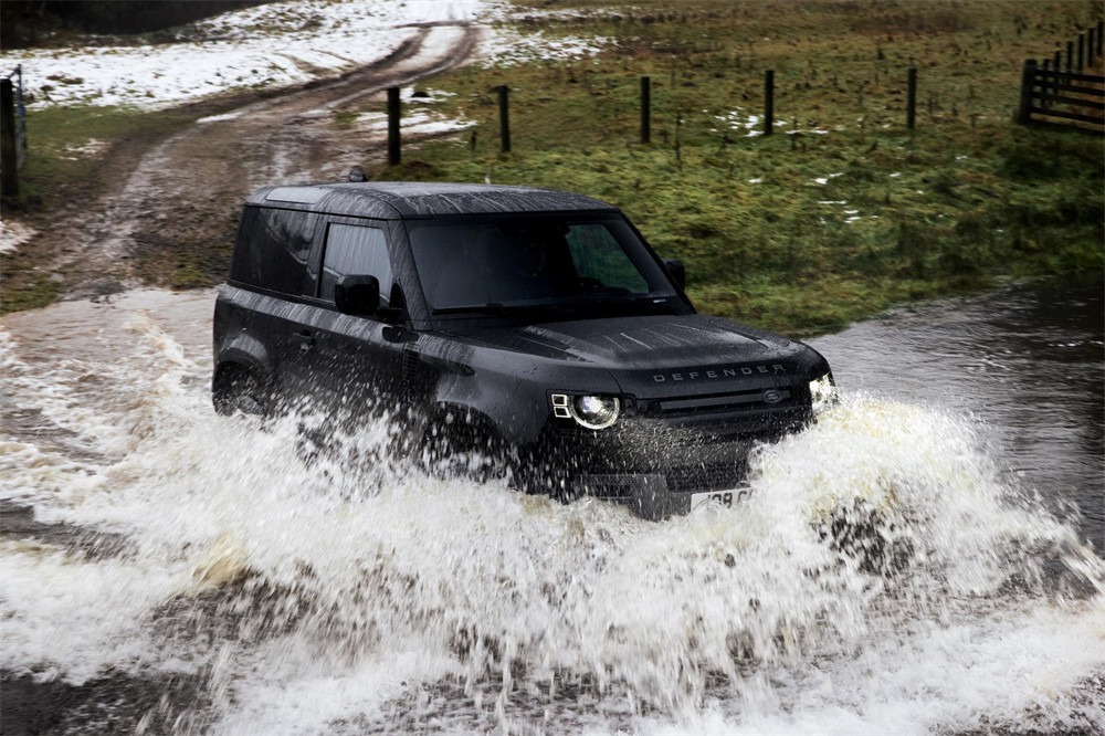 Land-Rover-Defender-90-V8-off-road.jpg